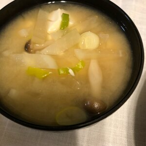 大根・しめじ・豆腐のネギたっぷり味噌汁